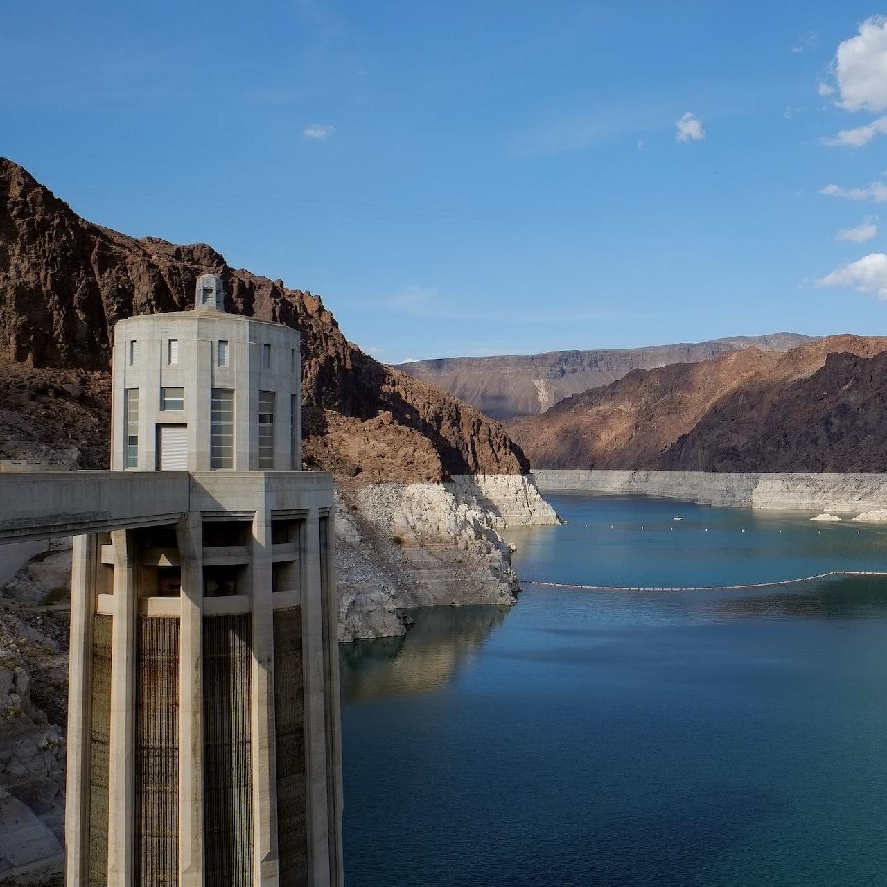 Wasserversorgungsunternehmen beziehen ihr Wasser aus verschiedenen natürlichen Quellen.